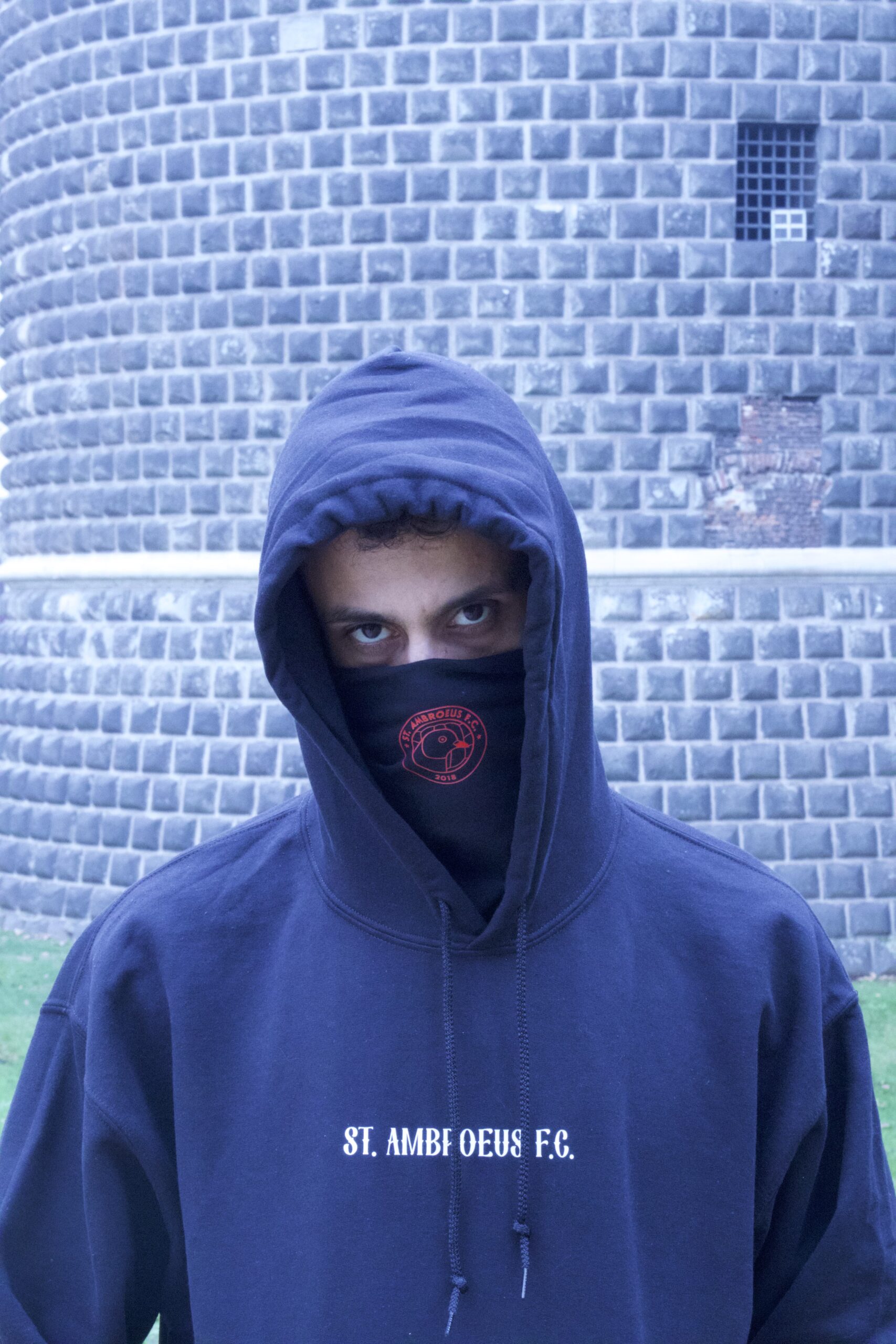NO_BORDERS_HOODIE_FRONTE-scaled-1.jpg